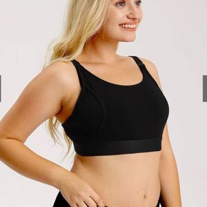 MOMCOZY 
Hands-Free Nursing & Pumping Round Neck Black Bra